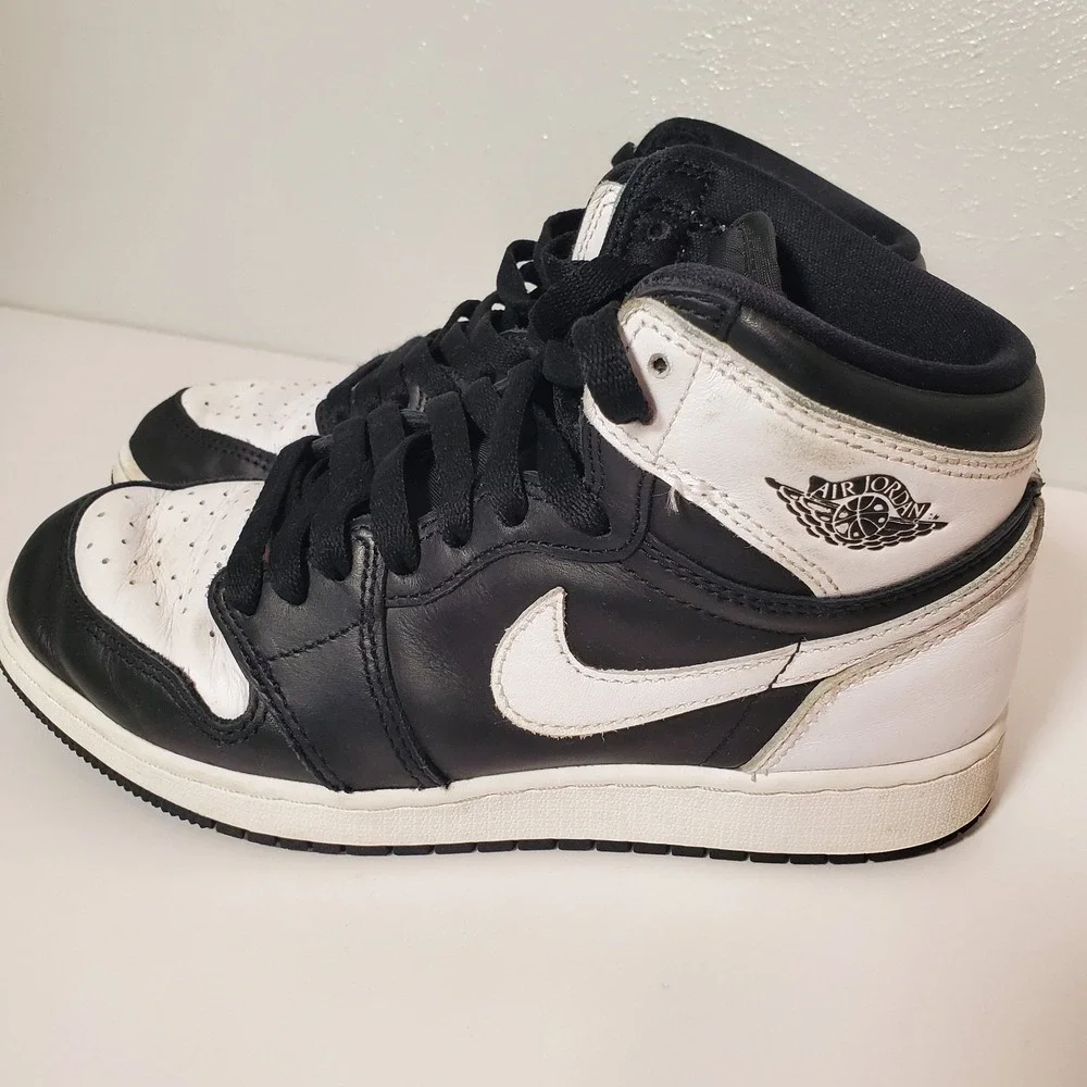 Nike Air Jordan 1 Mid Black White FD1437-010 Size 5.5Y Youth–Classic Retro Style